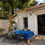 Holiday home Loft Bleu, Proche Bandol *