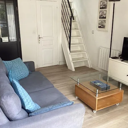 Loft Bleu, Proche Bandol 펜션 *
